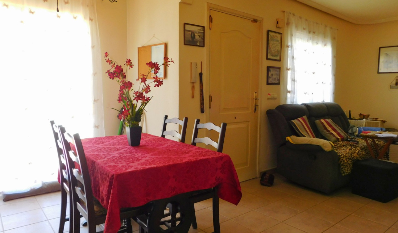 Reventa - Villa independiente - Entre Naranjos