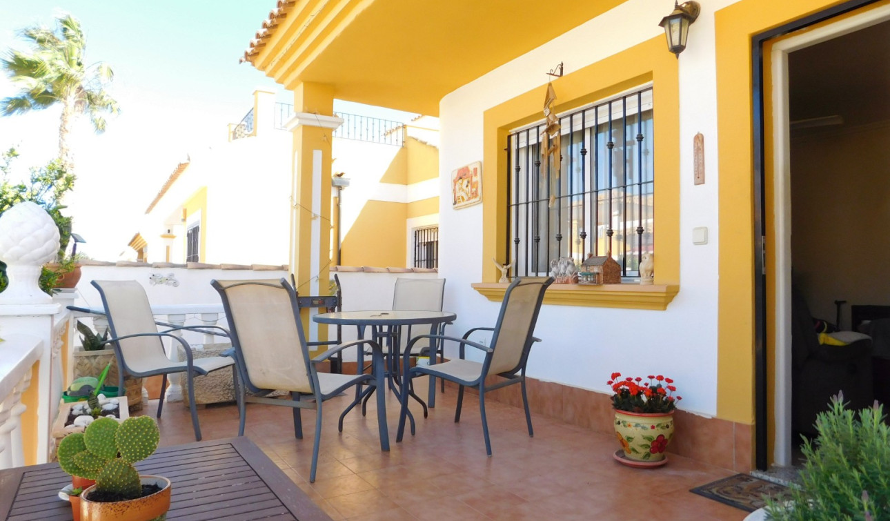 Reventa - Villa independiente - Entre Naranjos