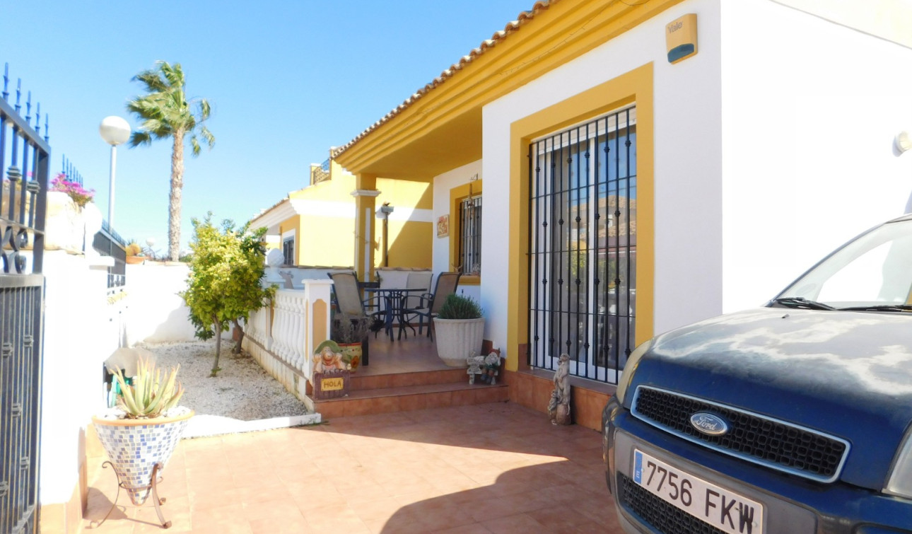 Reventa - Villa independiente - Entre Naranjos