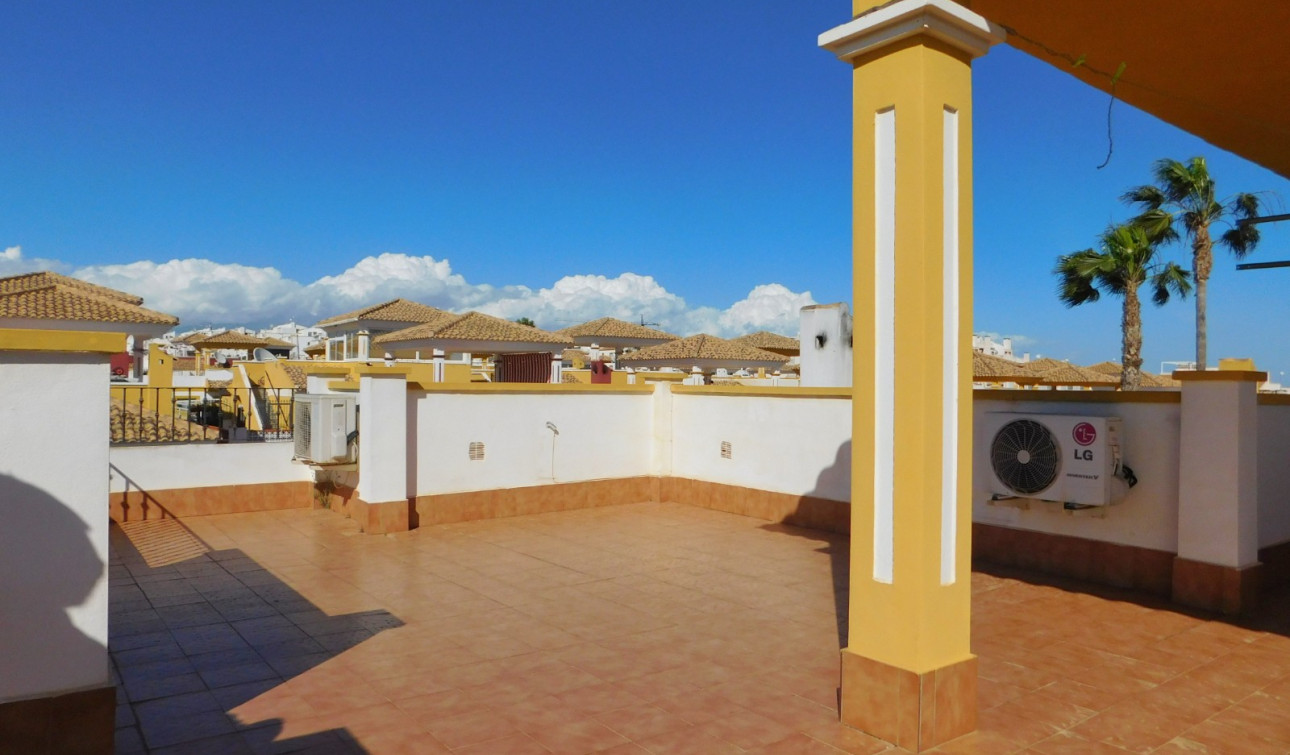 Reventa - Villa independiente - Entre Naranjos