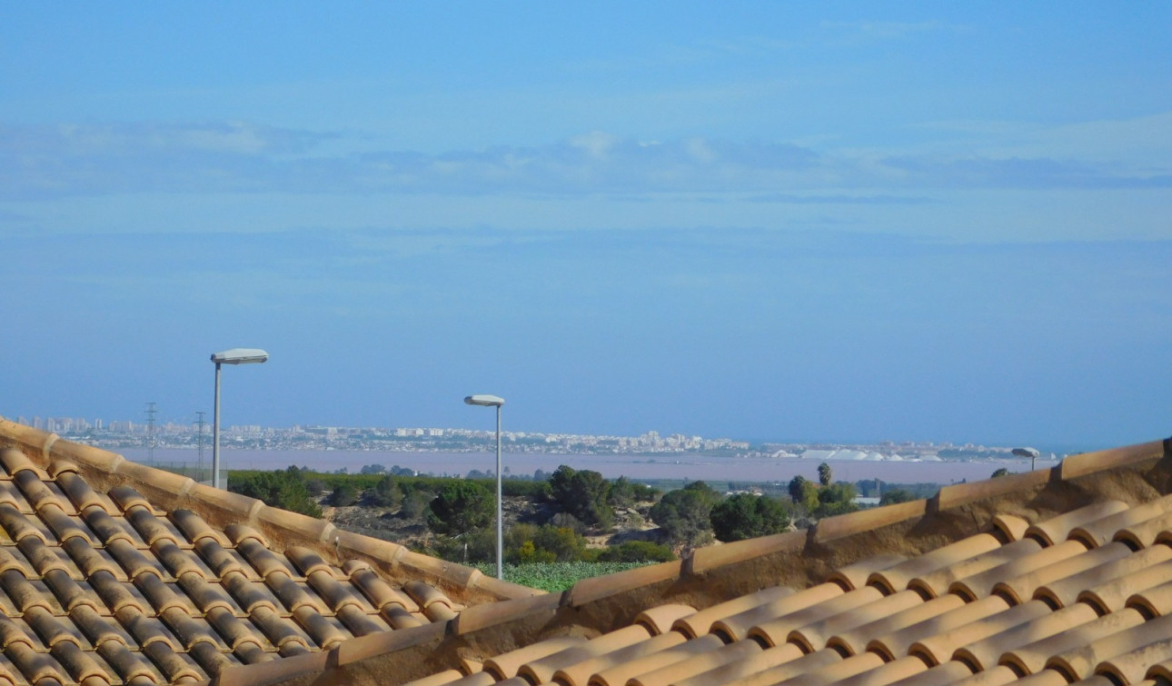 Reventa - Villa independiente - Entre Naranjos