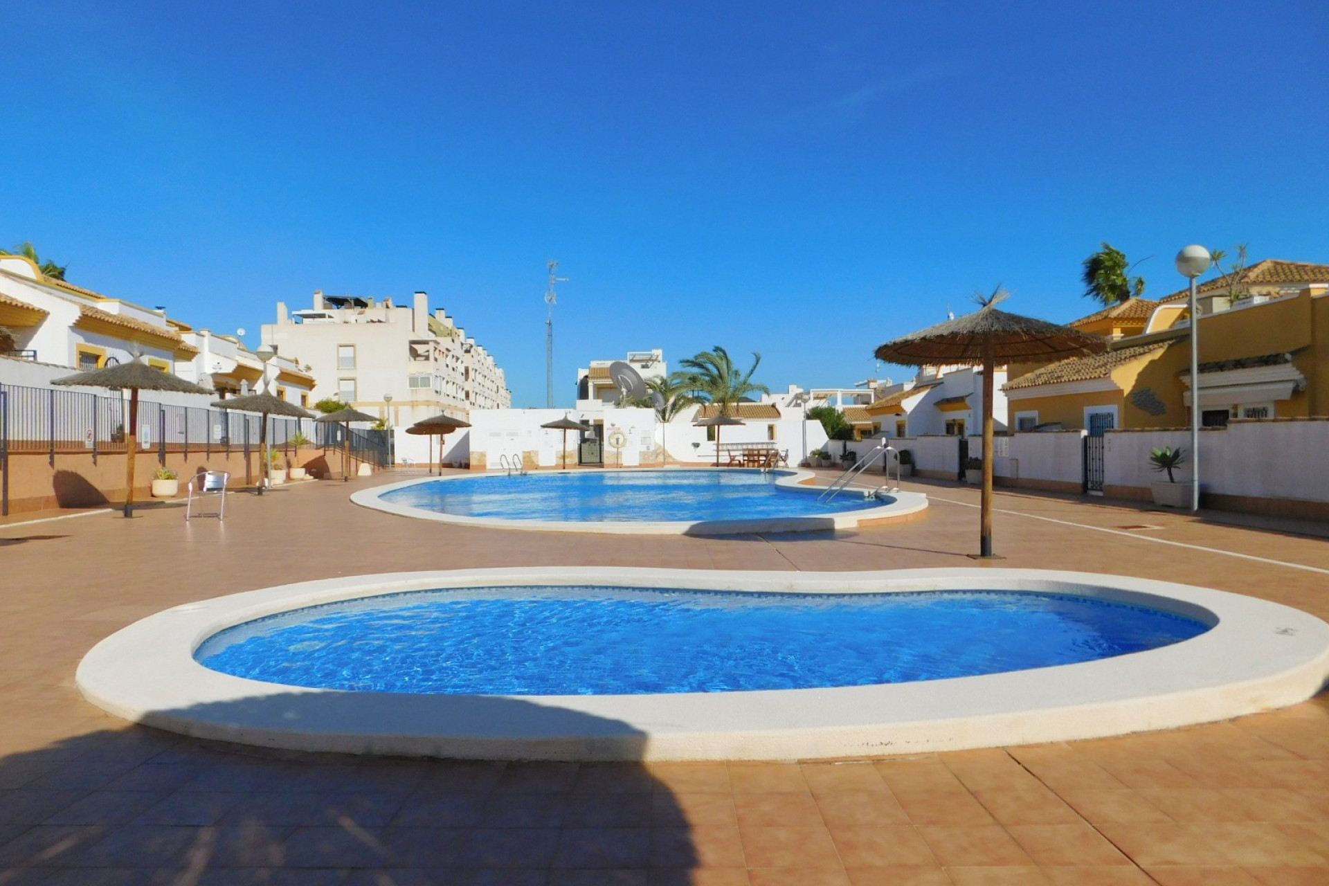 Reventa - Villa independiente - Entre Naranjos