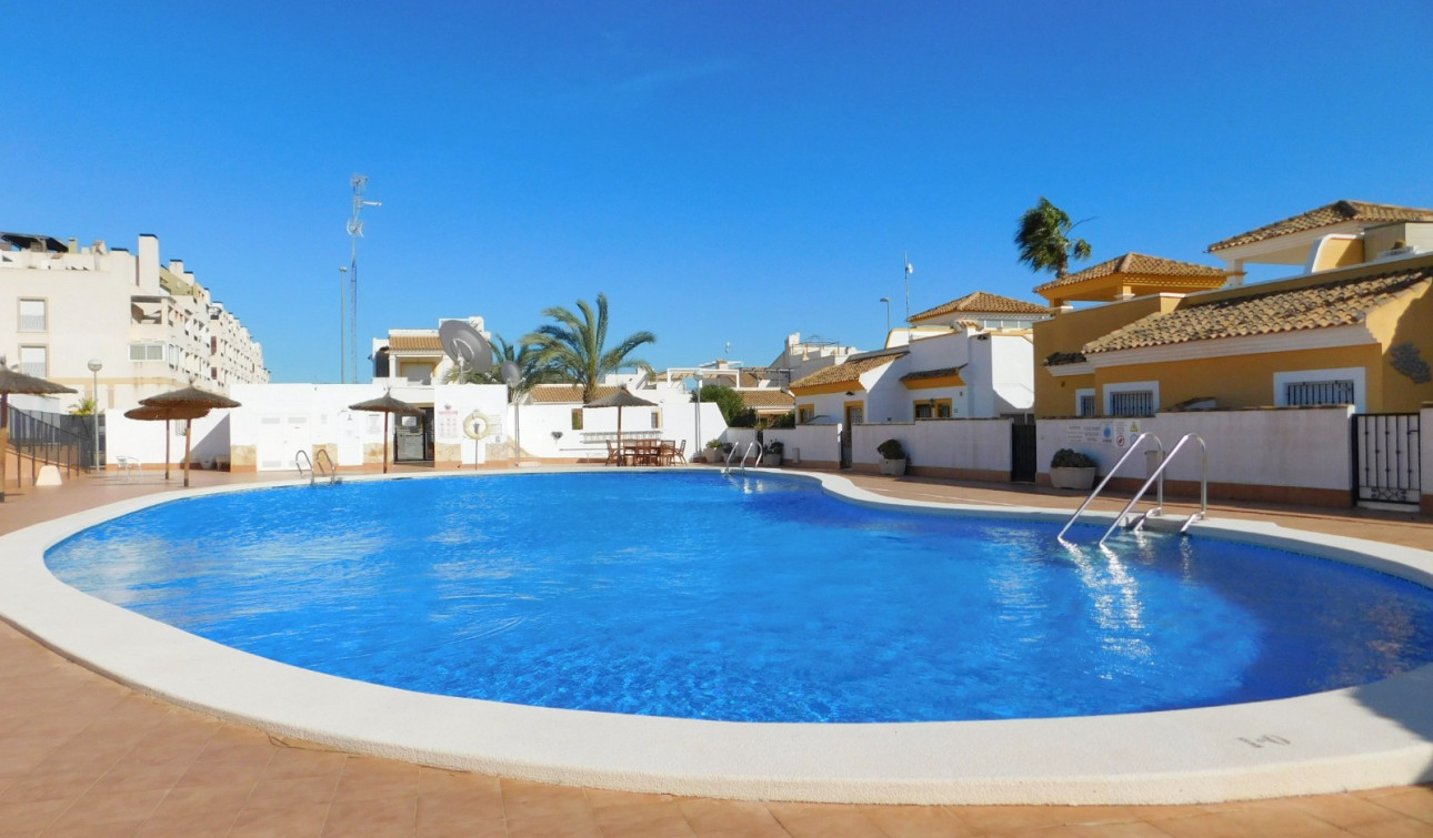 Reventa - Villa independiente - Entre Naranjos