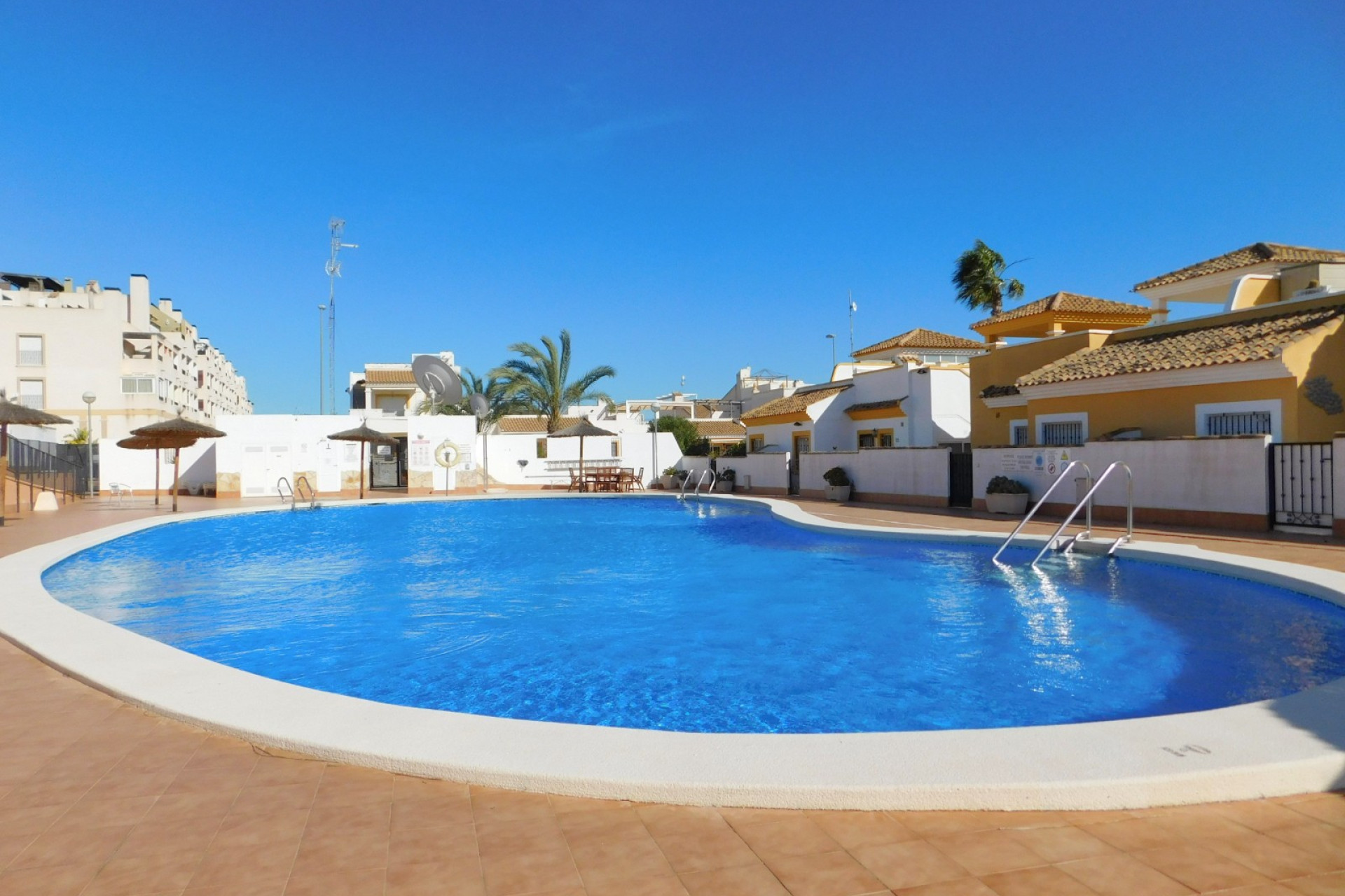 Reventa - Villa independiente - Entre Naranjos