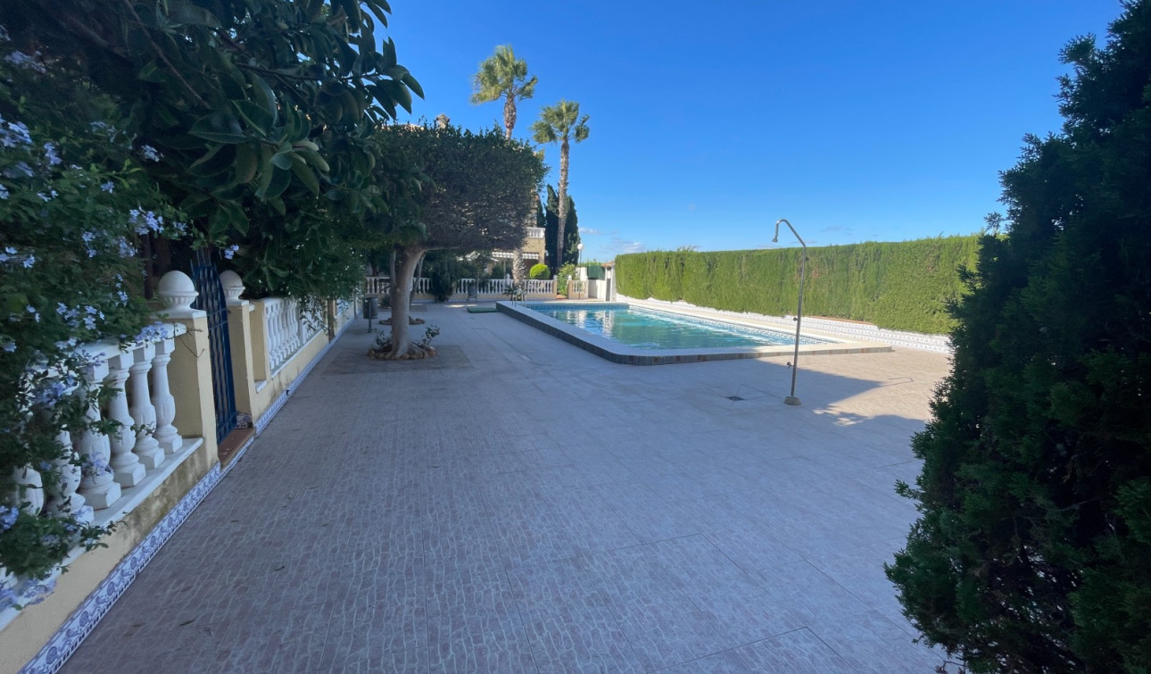 Reventa - Villa independiente - Guardamar del Segura