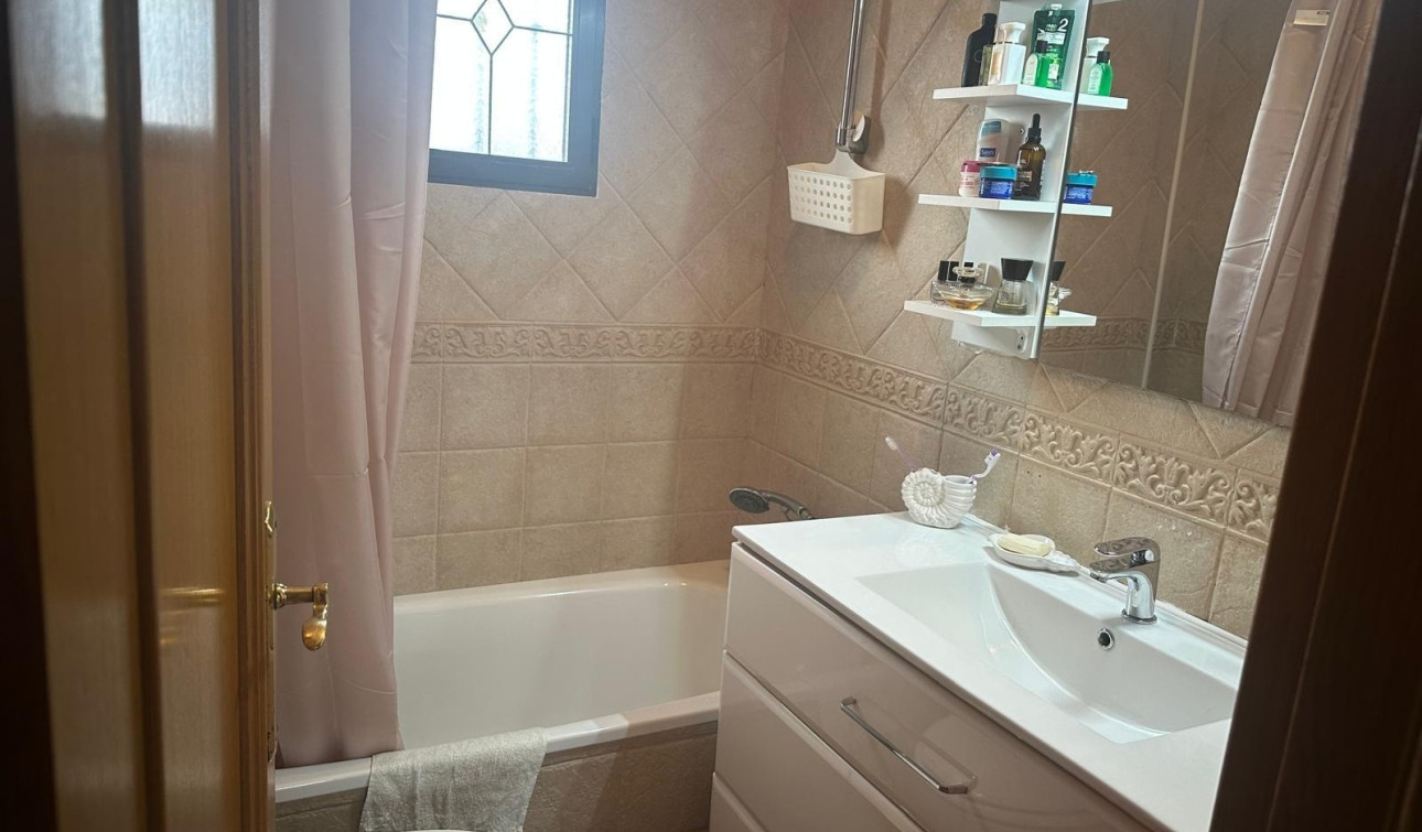 Reventa - Villa independiente - Hondón de las Nieves - Urbaniz La Montañosa