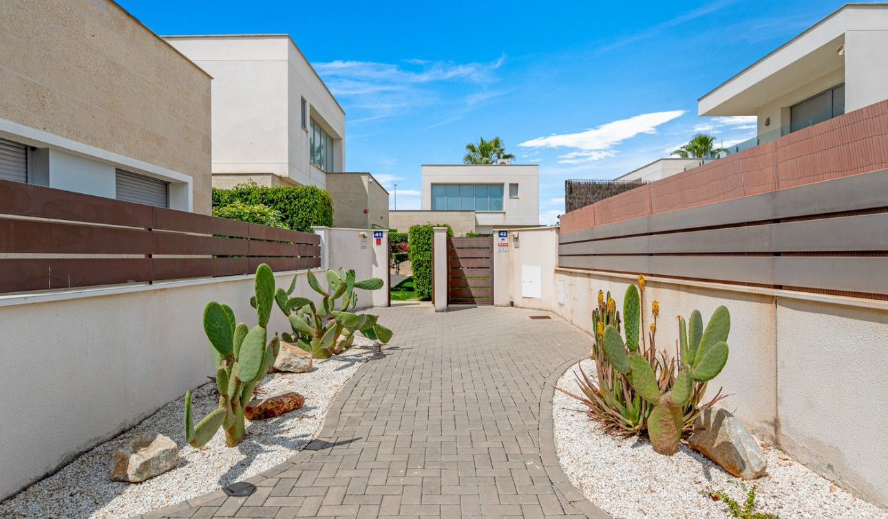 Reventa - Villa independiente - Jacarilla - Vistabella