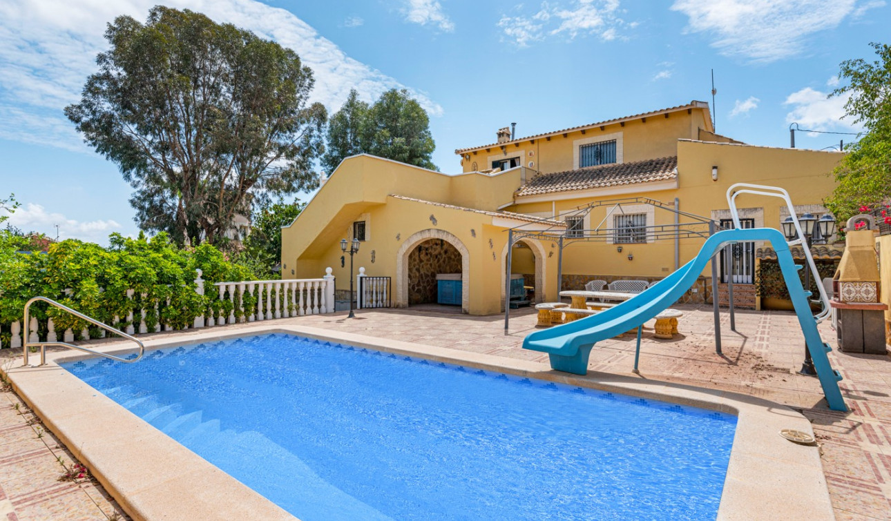 Reventa - Villa independiente - Jacarilla