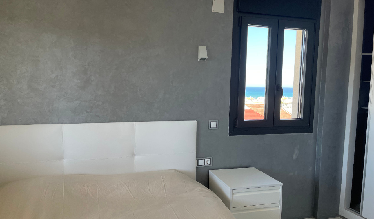 Reventa - Villa independiente - La Mata