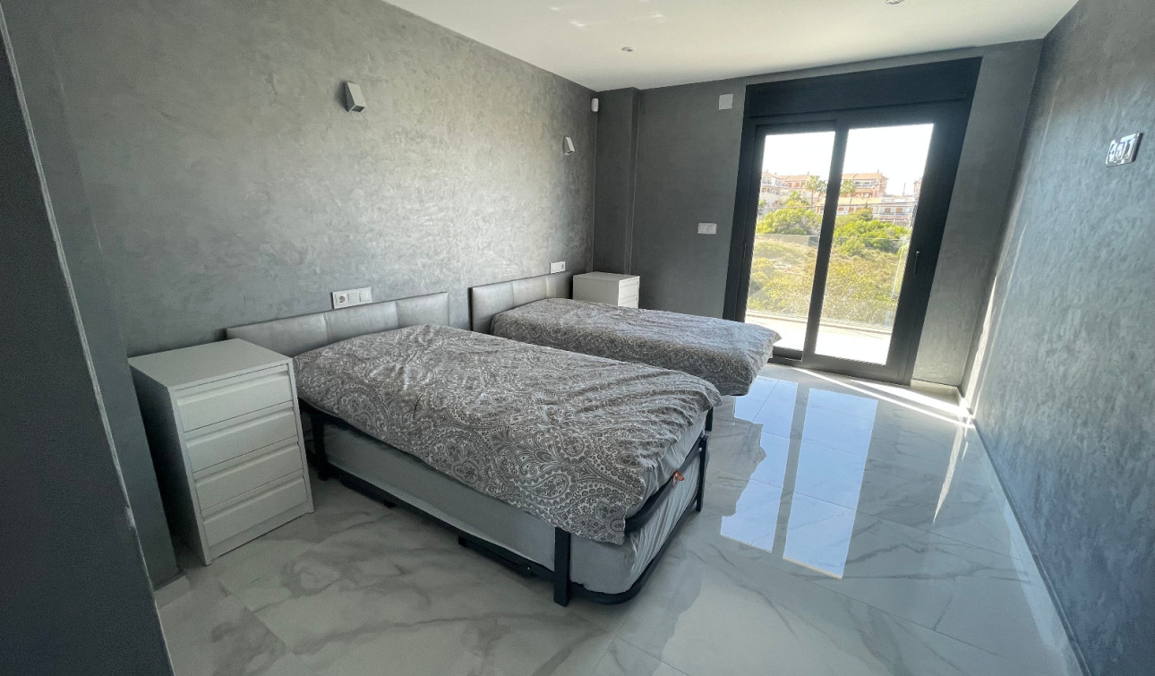 Reventa - Villa independiente - La Mata