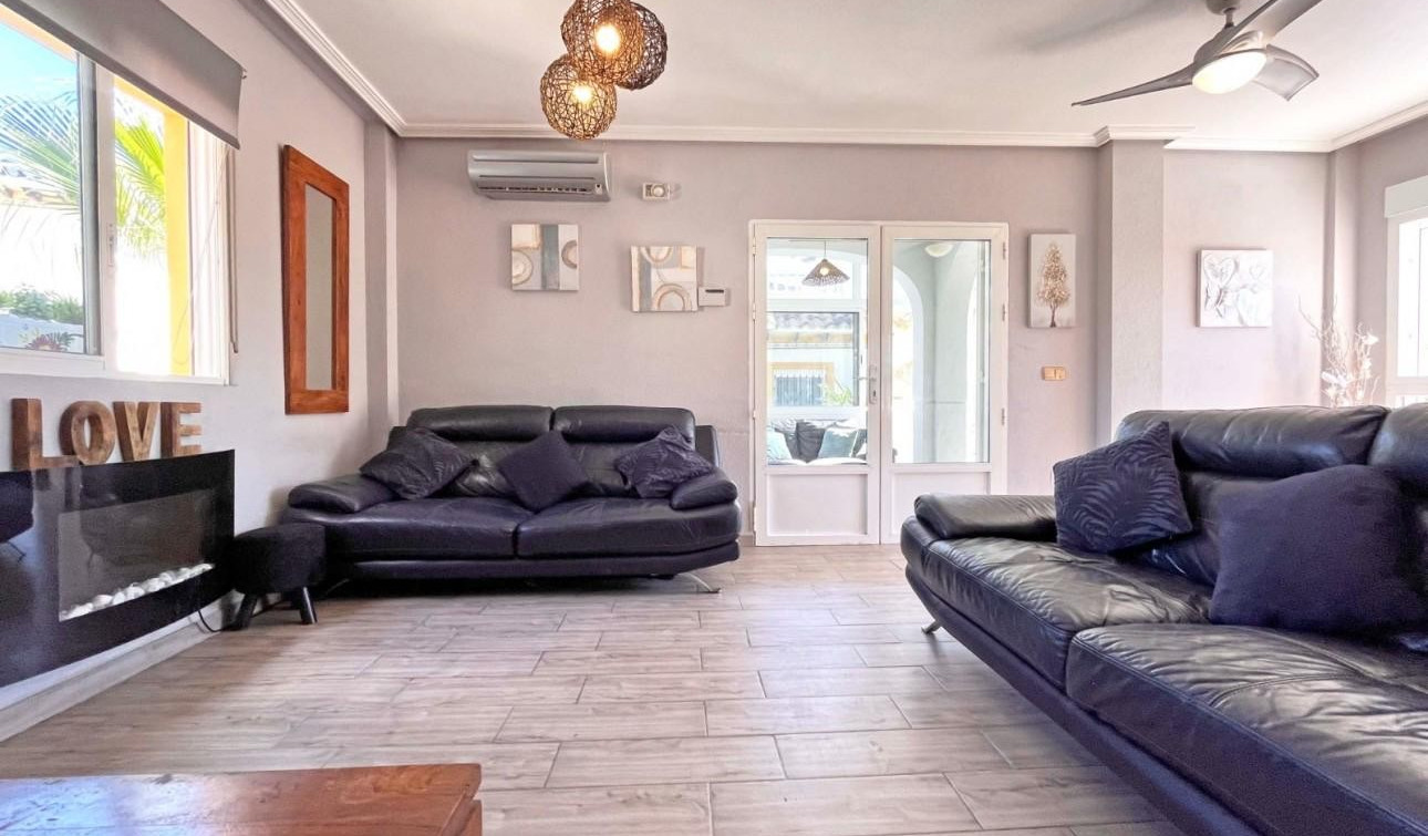 Reventa - Villa independiente - La Zenia