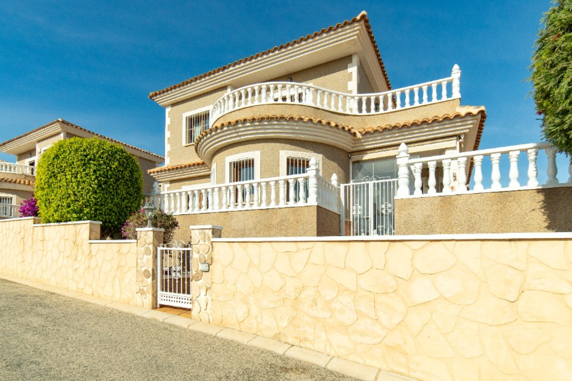 Reventa - Villa independiente - Los Altos
