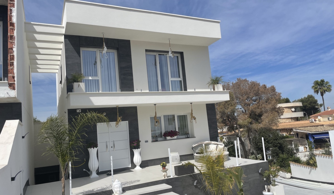 Reventa - Villa independiente - Los Balcones