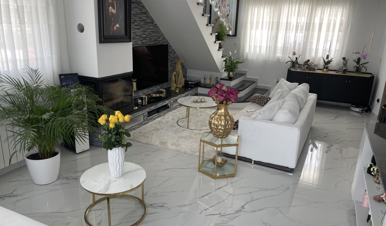 Reventa - Villa independiente - Los Balcones