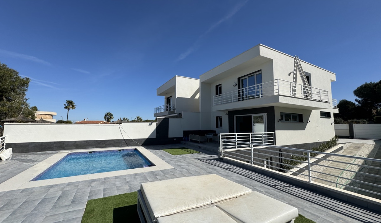 Reventa - Villa independiente - Los Balcones