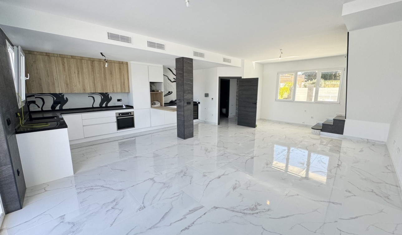 Reventa - Villa independiente - Los Balcones