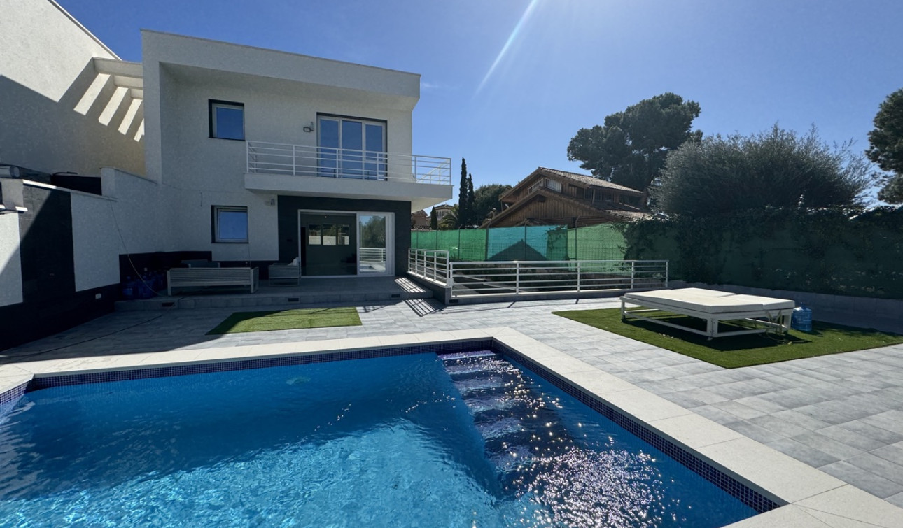 Reventa - Villa independiente - Los Balcones