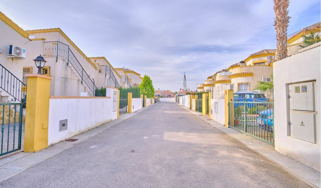 Reventa - Villa independiente - Los Montesinos - La Herrada