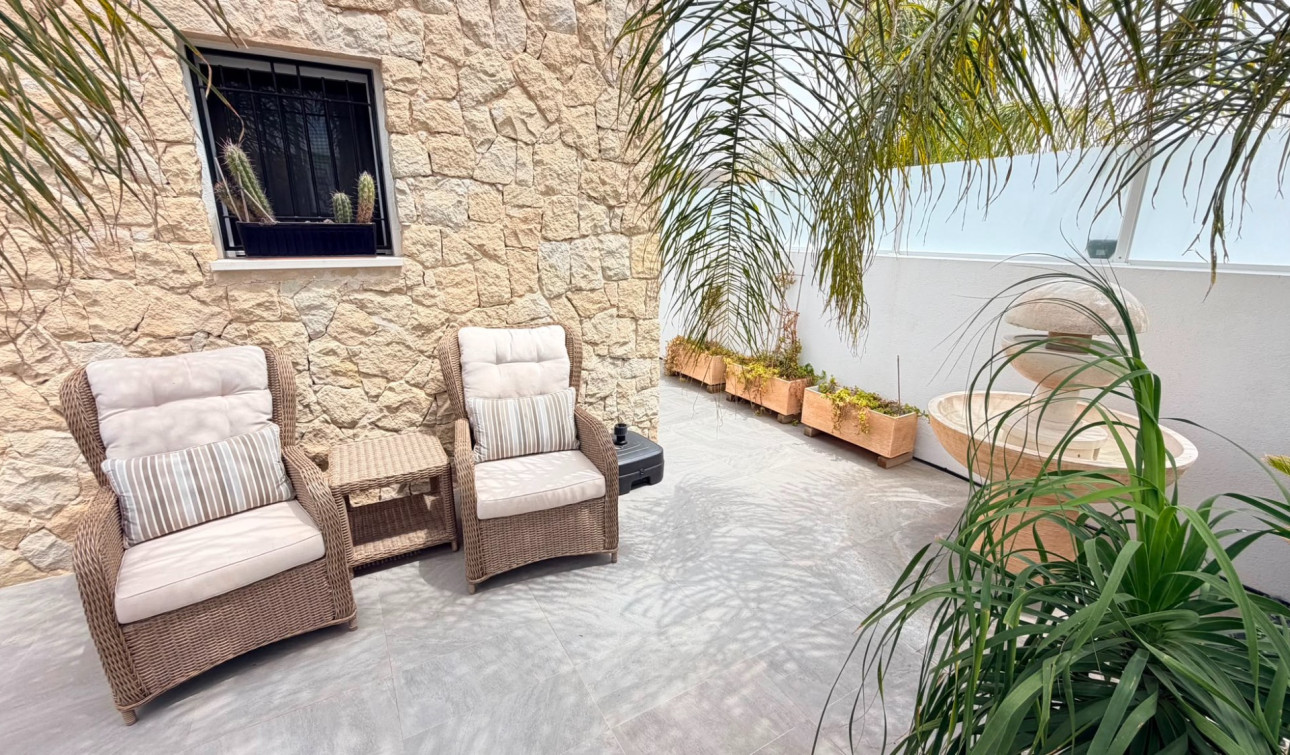 Reventa - Villa independiente - Los Montesinos - La Herrada