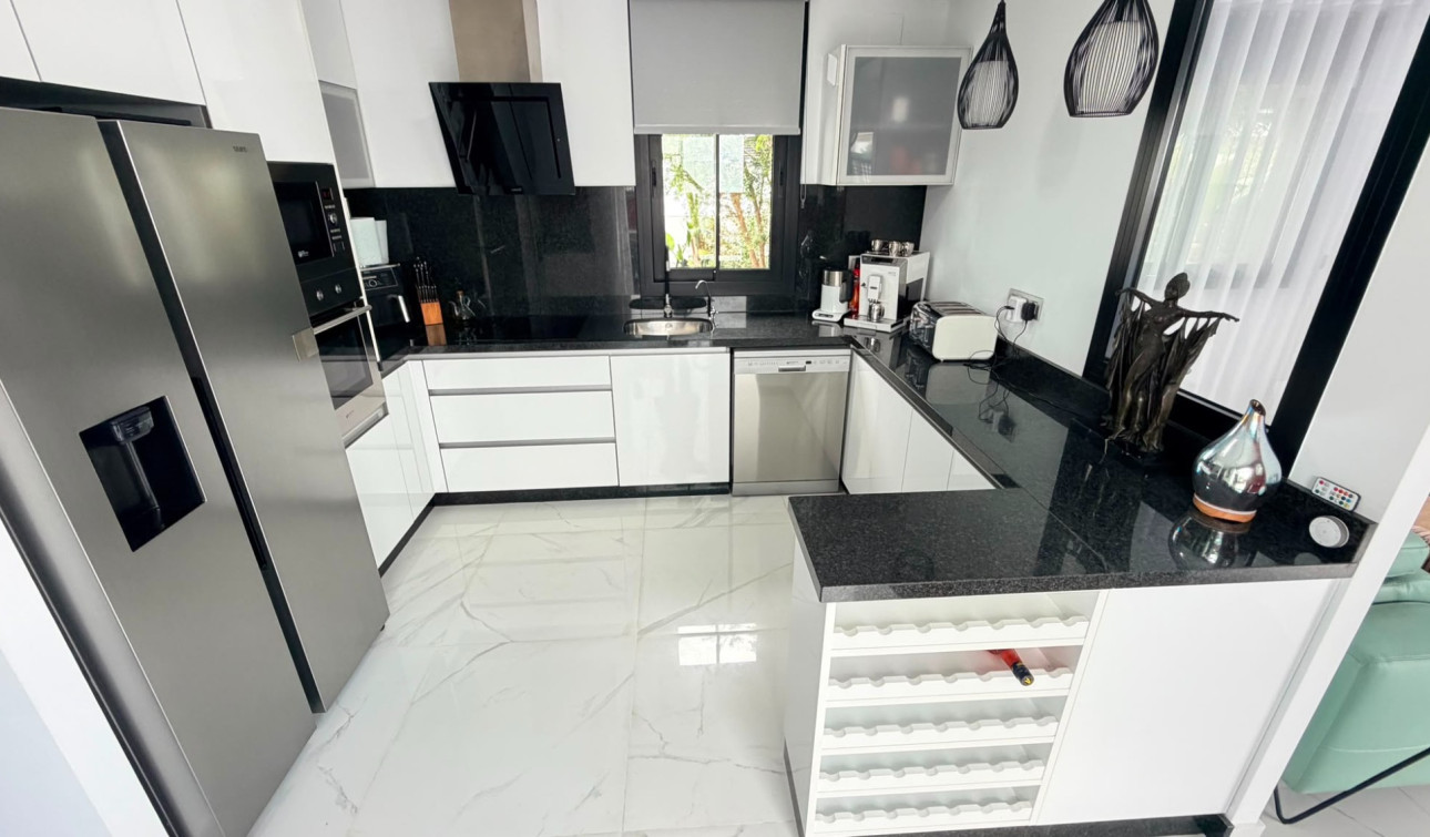 Reventa - Villa independiente - Los Montesinos - La Herrada
