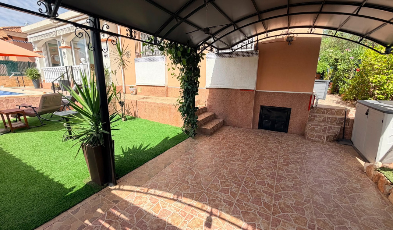 Reventa - Villa independiente - Los Montesinos - La Herrada