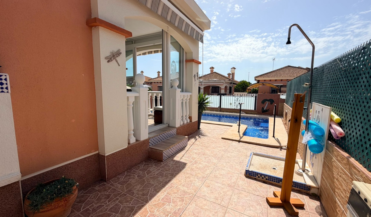 Reventa - Villa independiente - Los Montesinos - La Herrada