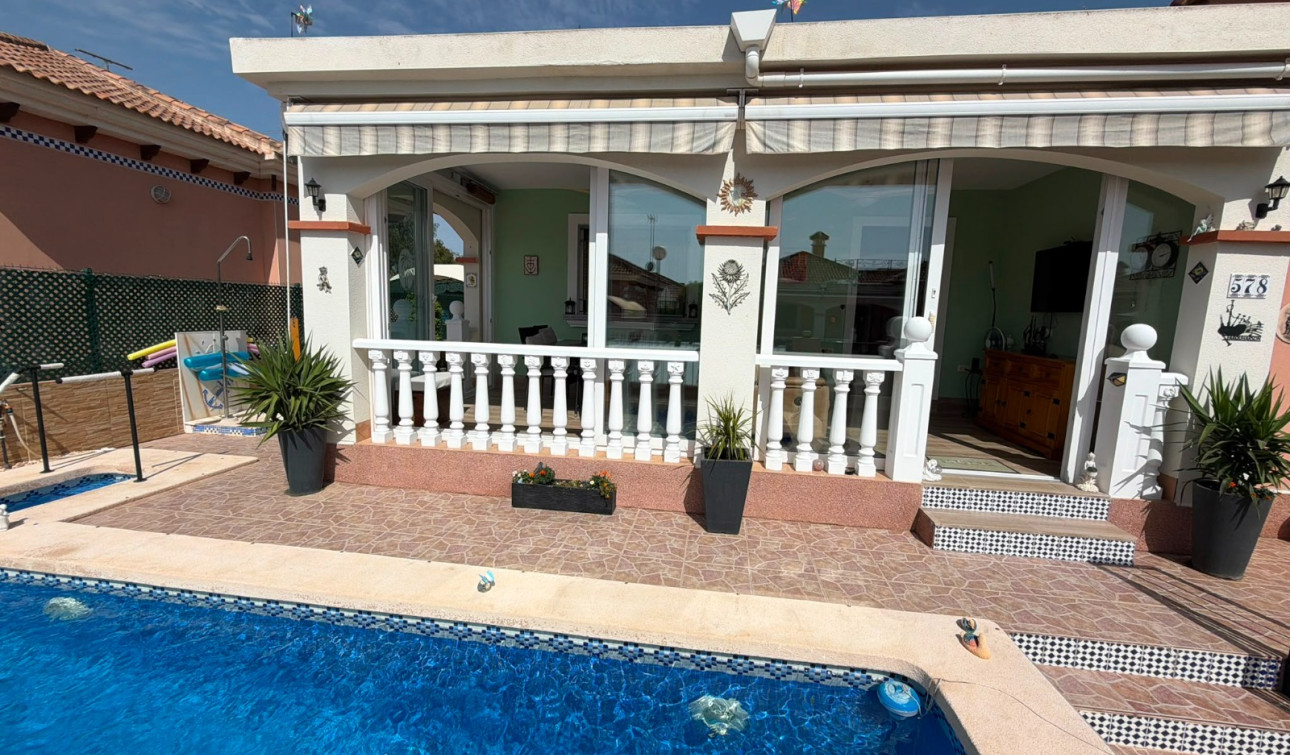 Reventa - Villa independiente - Los Montesinos - La Herrada