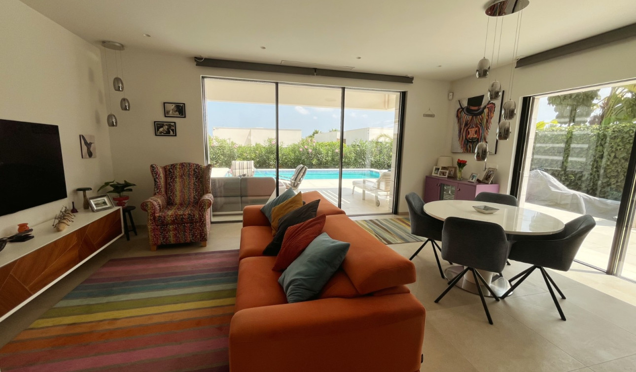 Reventa - Villa independiente - Los Montesinos - La Herrada