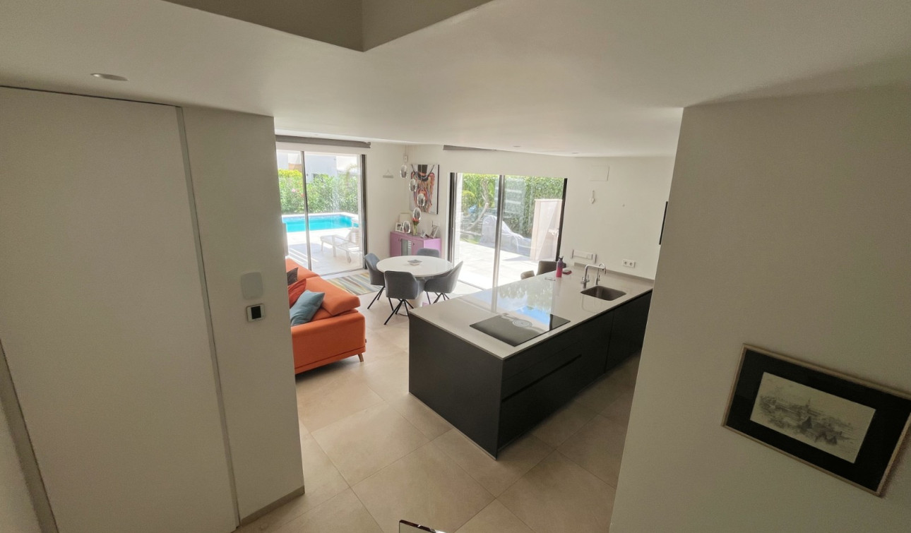 Reventa - Villa independiente - Los Montesinos - La Herrada