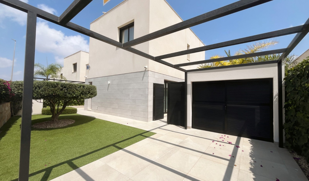 Reventa - Villa independiente - Los Montesinos - La Herrada