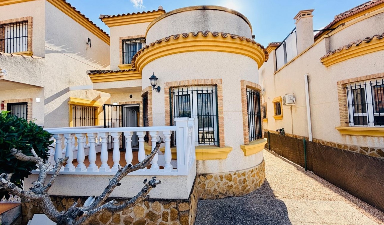 Reventa - Villa independiente - Los Montesinos - La Herrada