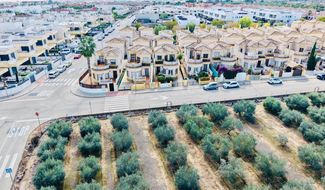Reventa - Villa independiente - Los Montesinos - La Herrada
