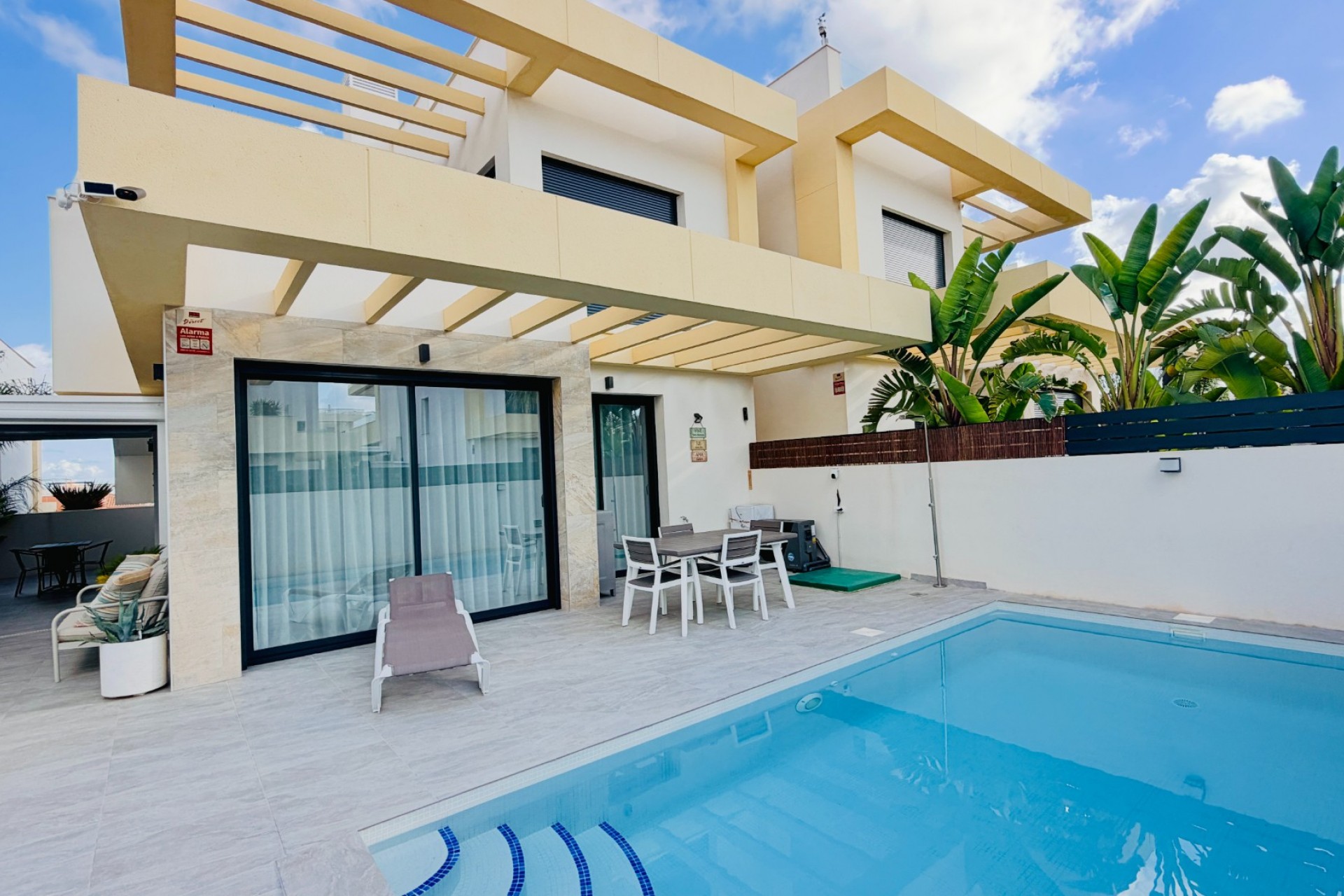 Reventa - Villa independiente - Los Montesinos - La Herrada