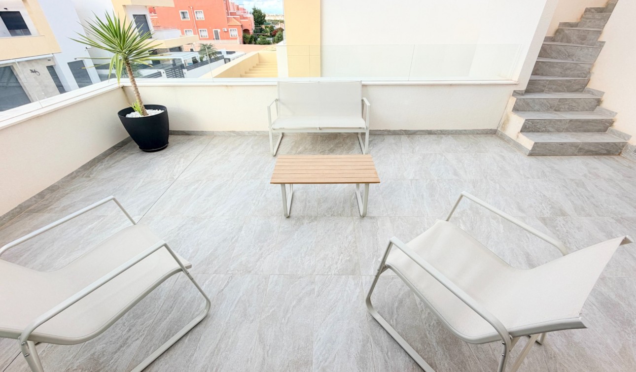 Reventa - Villa independiente - Los Montesinos - La Herrada