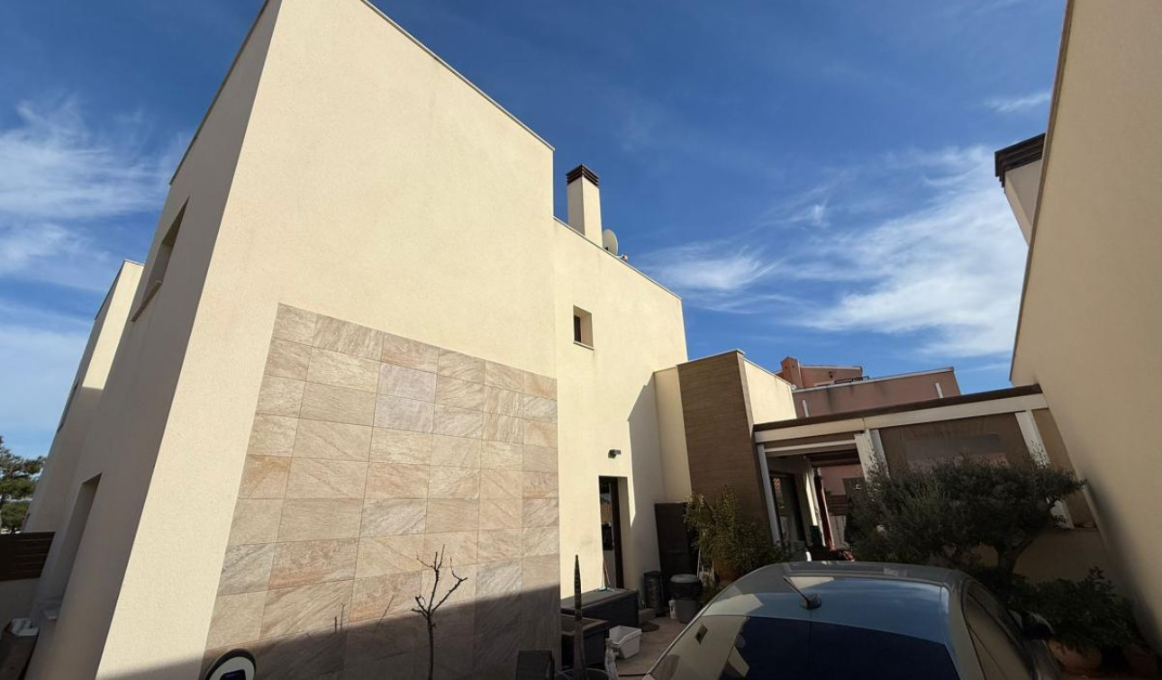 Reventa - Villa independiente - Los Montesinos