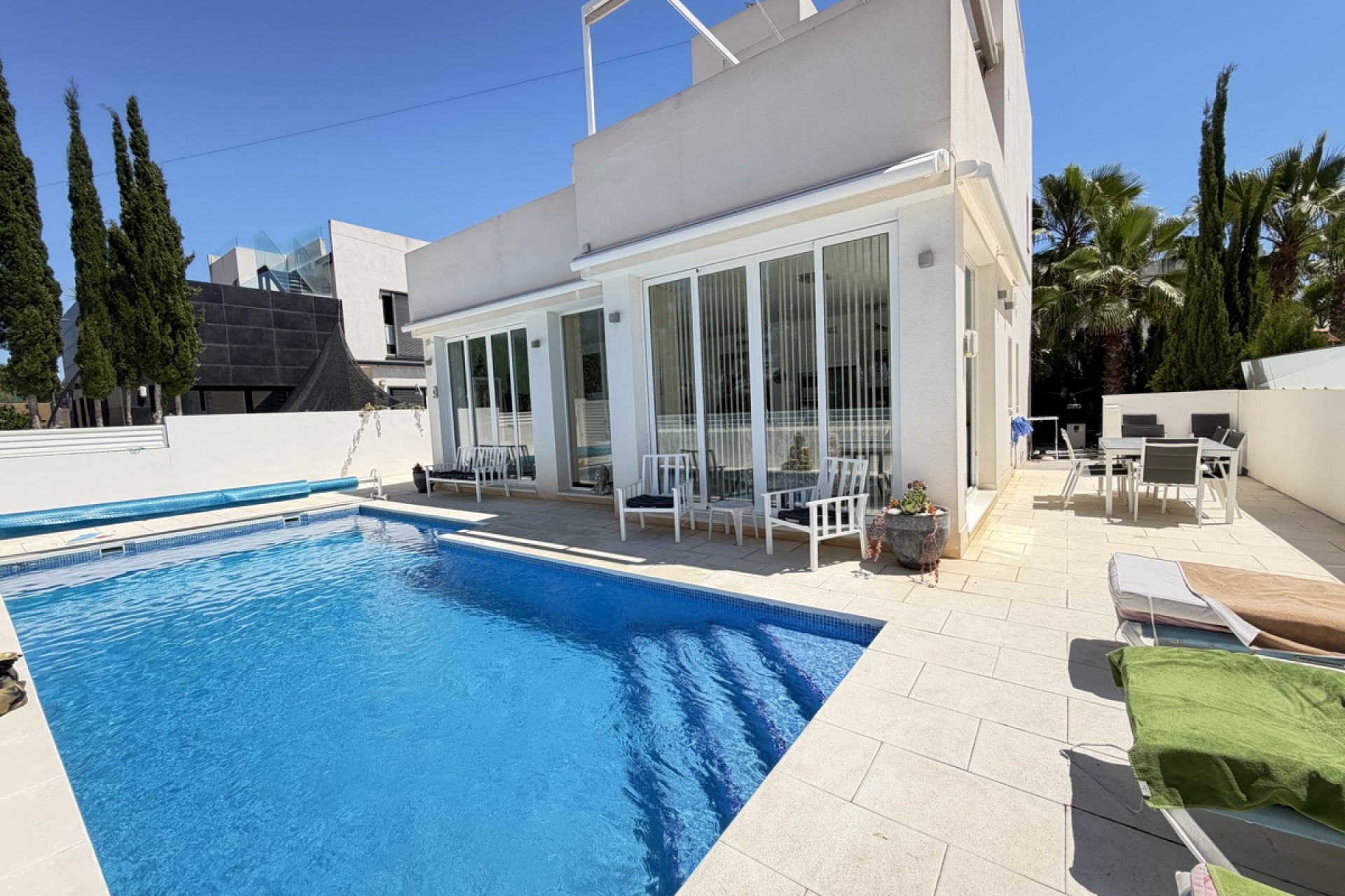 Reventa - Villa independiente - Mil Palmeras