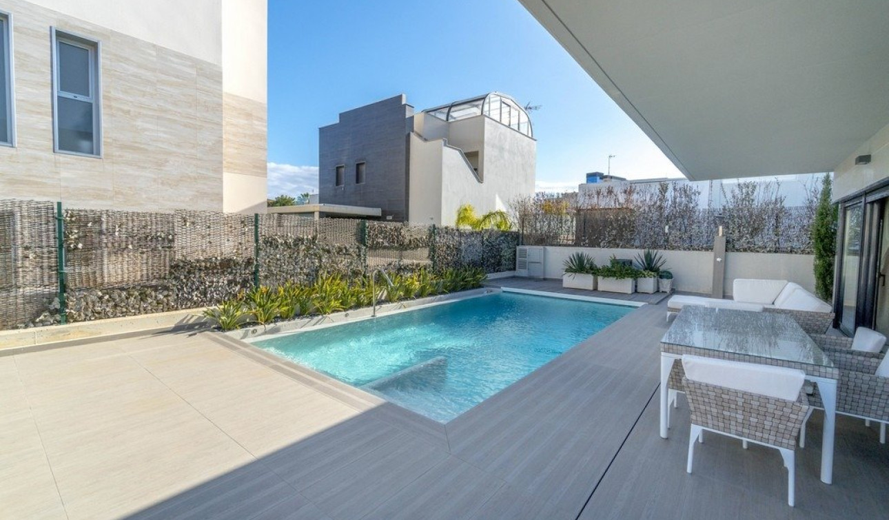 Reventa - Villa independiente - Orihuela Costa - Agua Marina