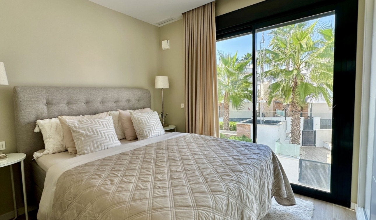 Reventa - Villa independiente - Orihuela Costa - Lomas de Cabo Roig