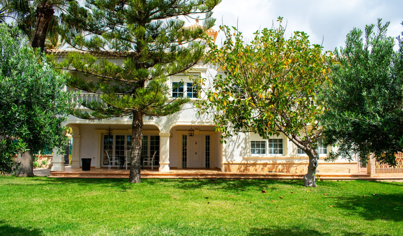 Reventa - Villa independiente - Orihuela Costa - MUY CERCA DE LA PLAYA