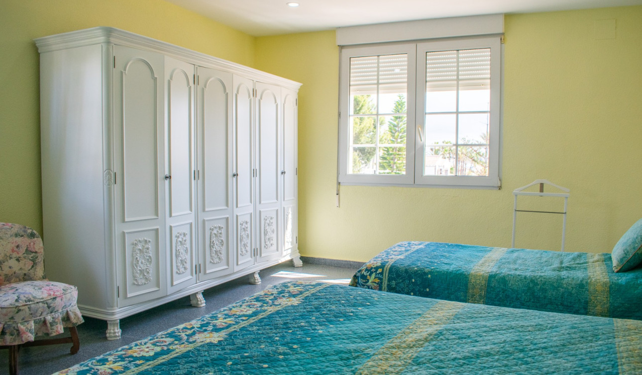 Reventa - Villa independiente - Orihuela Costa - MUY CERCA DE LA PLAYA