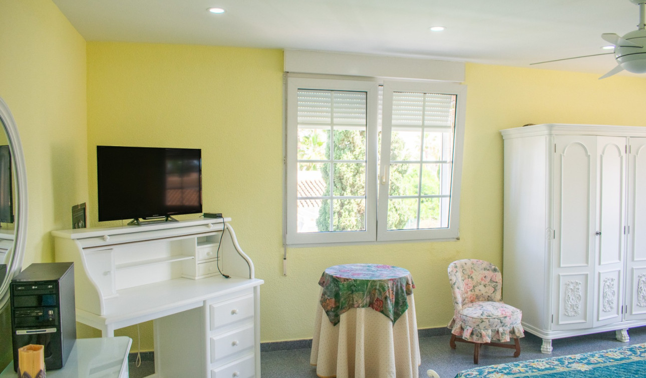 Reventa - Villa independiente - Orihuela Costa - MUY CERCA DE LA PLAYA