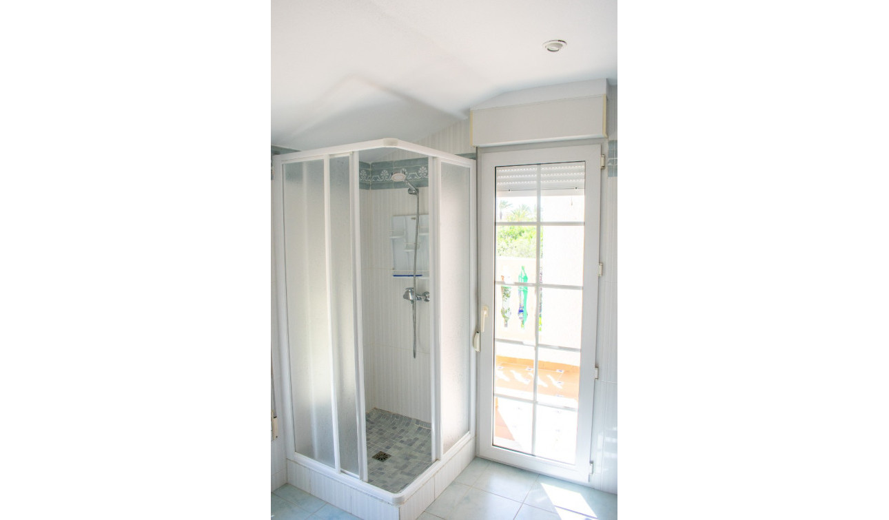 Reventa - Villa independiente - Orihuela Costa - MUY CERCA DE LA PLAYA