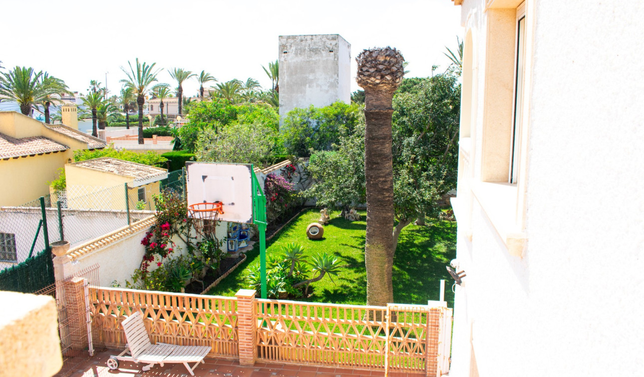 Reventa - Villa independiente - Orihuela Costa - MUY CERCA DE LA PLAYA