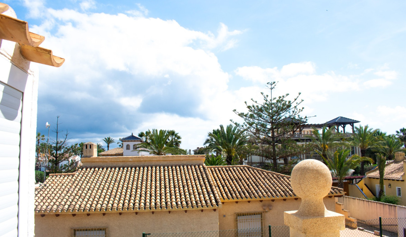 Reventa - Villa independiente - Orihuela Costa - MUY CERCA DE LA PLAYA