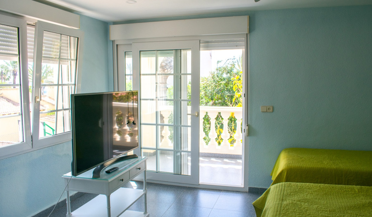 Reventa - Villa independiente - Orihuela Costa - MUY CERCA DE LA PLAYA