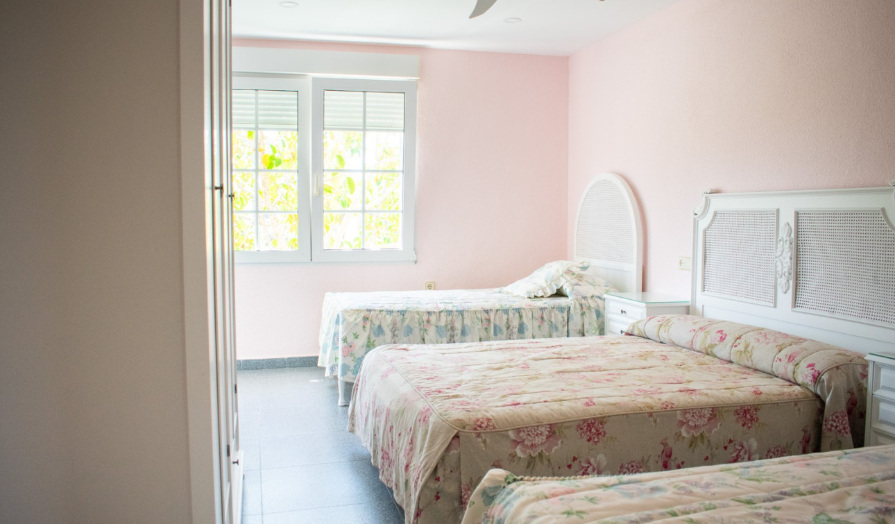 Reventa - Villa independiente - Orihuela Costa - MUY CERCA DE LA PLAYA