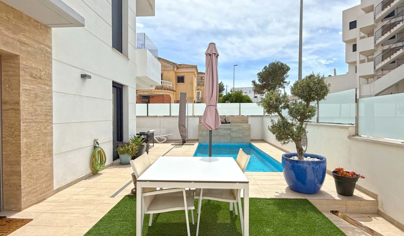 Reventa - Villa independiente - Orihuela Costa - Villamartín