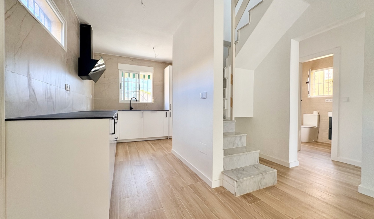 Reventa - Villa independiente - Orihuela - Los Balcones