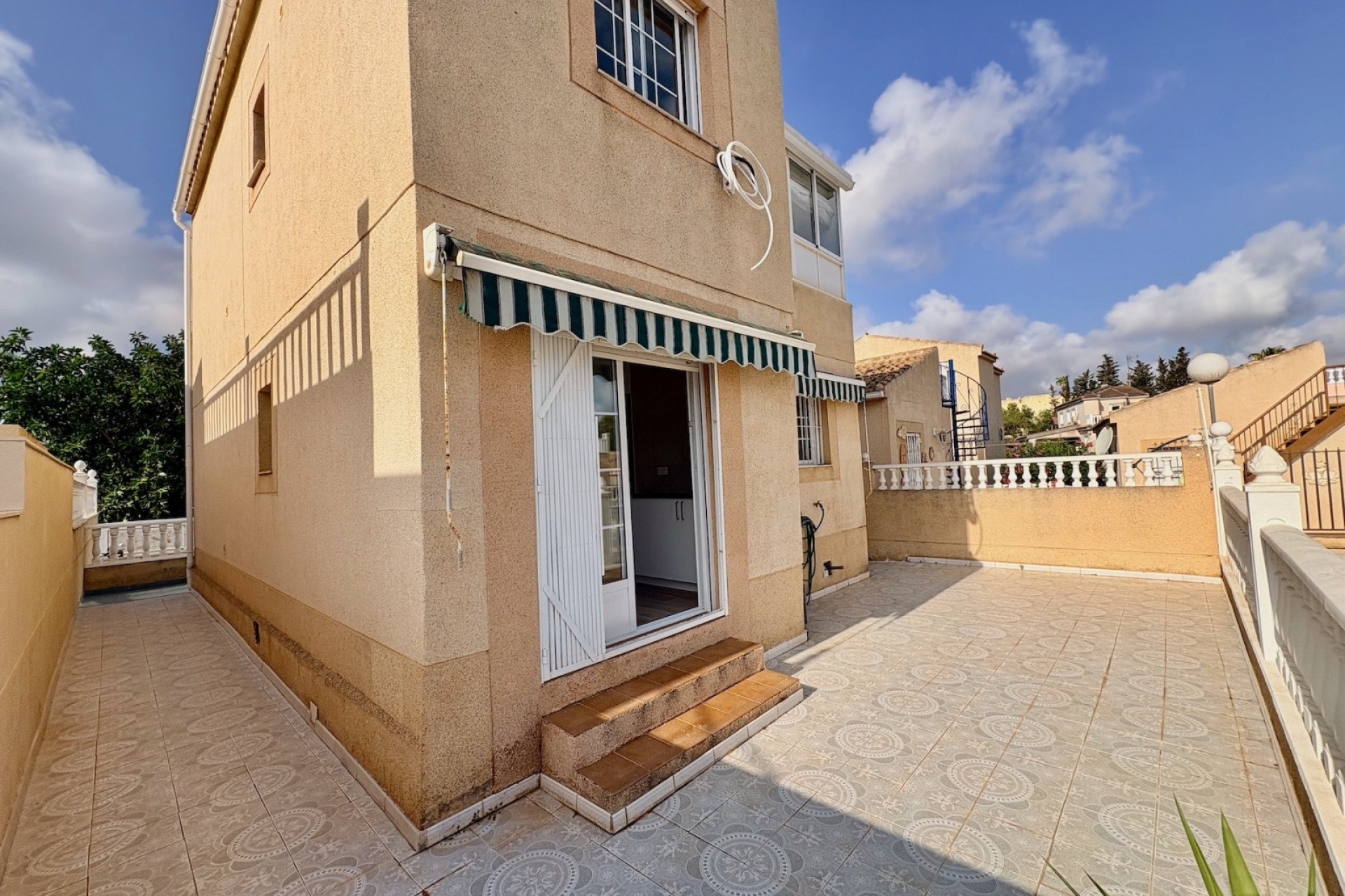 Reventa - Villa independiente - Orihuela - Los Balcones
