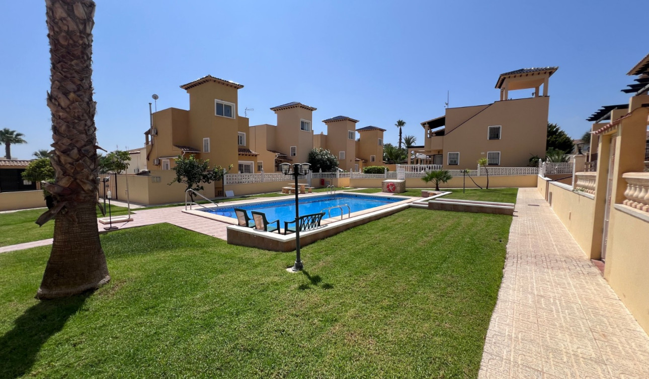 Reventa - Villa independiente - Orihuela - Villamartin